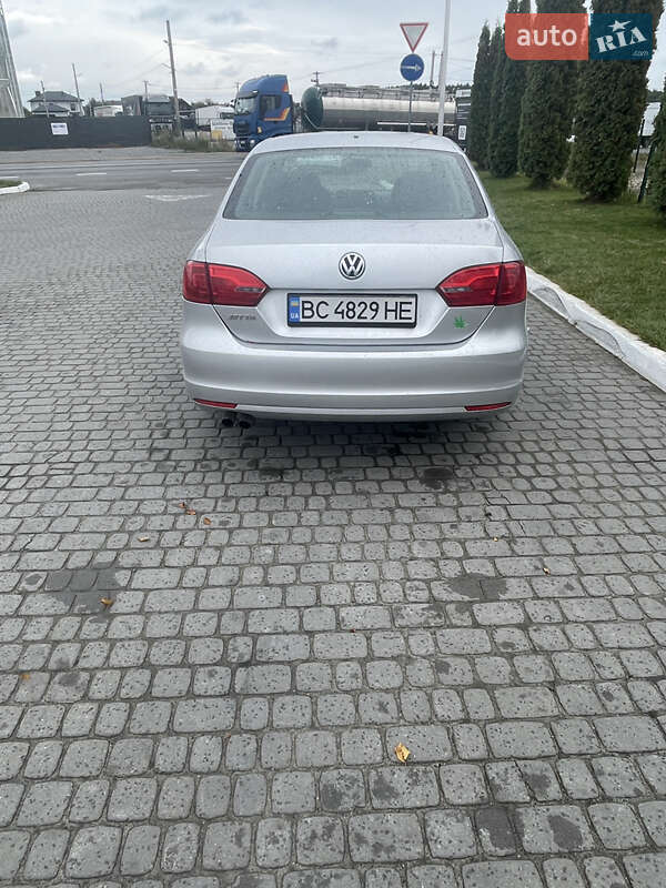 Седан Volkswagen Jetta 2013 в Львові фото 7 Седан Volkswagen Jetta 2013 в Львові