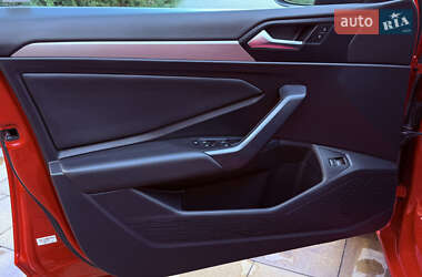 Седан Volkswagen Jetta 2020 в 