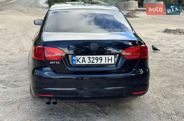 Седан Volkswagen Jetta 2013 в 