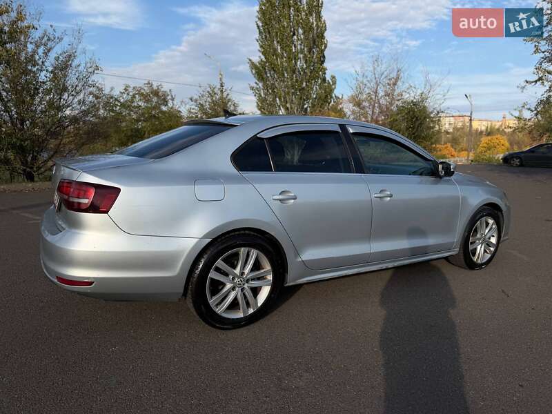 Седан Volkswagen Jetta 2015 в Кривом Роге