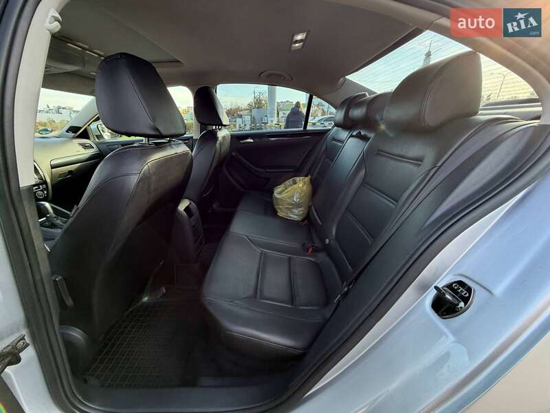 Седан Volkswagen Jetta 2015 в Кривом Роге