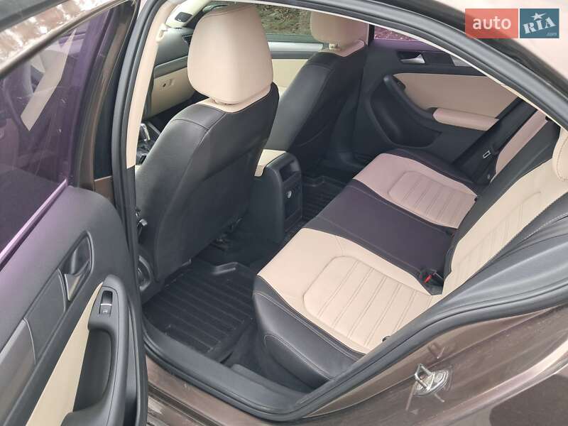 Седан Volkswagen Jetta 2012 в Днепре