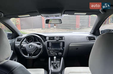 Седан Volkswagen Jetta 2015 в 