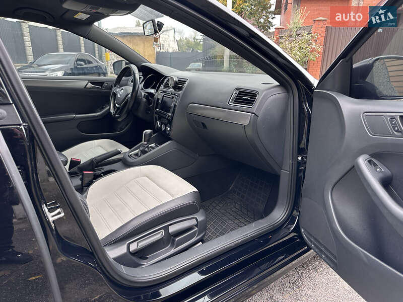 Седан Volkswagen Jetta 2015 в Києві фото 18 Седан Volkswagen Jetta 2015 в Києві