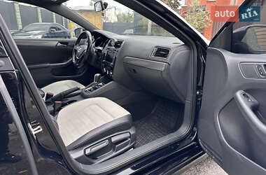 Седан Volkswagen Jetta 2015 в 