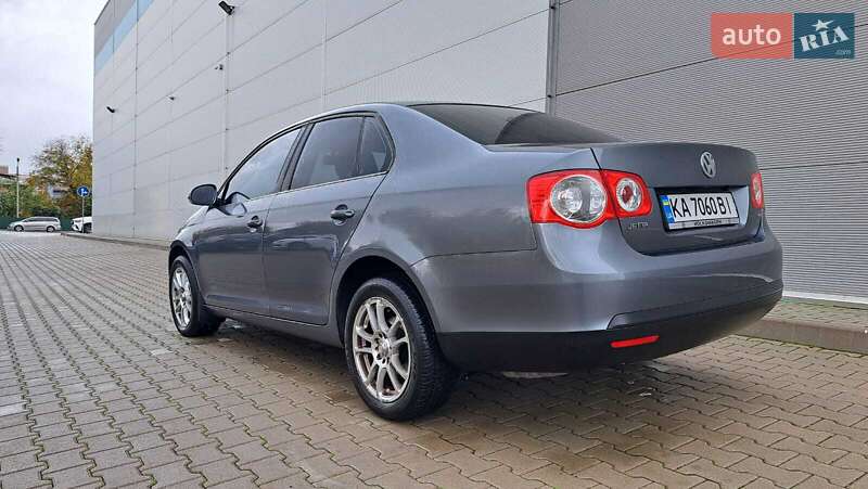 Седан Volkswagen Jetta 2006 в Вишневому фото 5 Седан Volkswagen Jetta 2006 в Вишневому