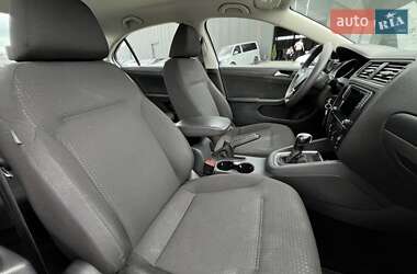 Седан Volkswagen Jetta 2016 в 