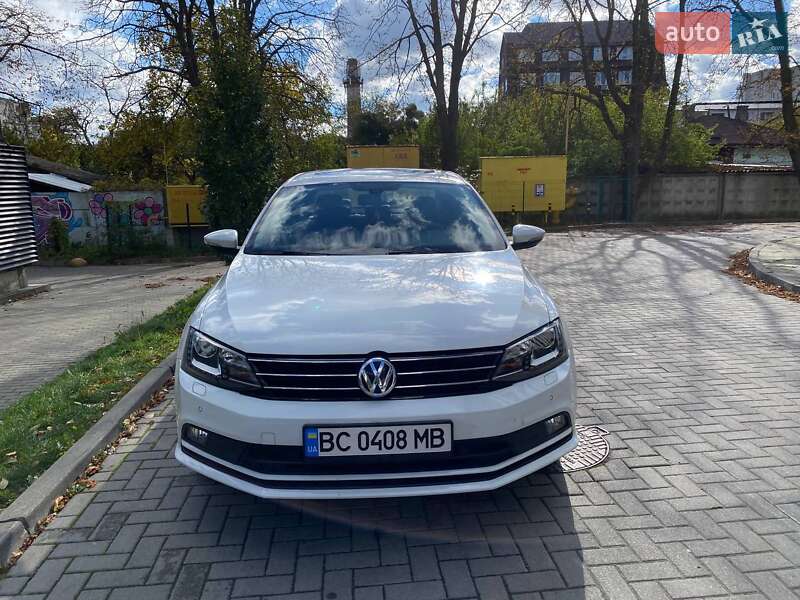 Седан Volkswagen Jetta 2015 в Львове
