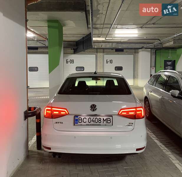 Седан Volkswagen Jetta 2015 в Львове