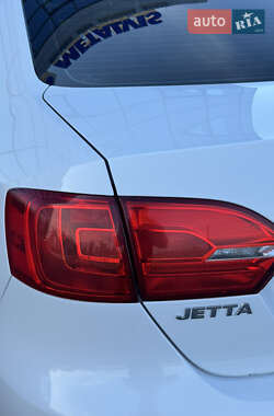 Седан Volkswagen Jetta 2013 в  фото 8 Седан Volkswagen Jetta 2013 в