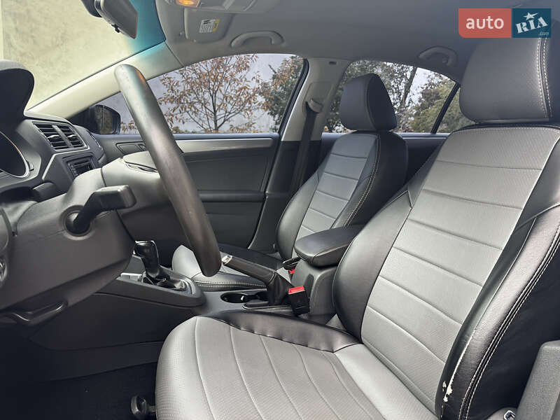 Седан Volkswagen Jetta 2016 в Києві