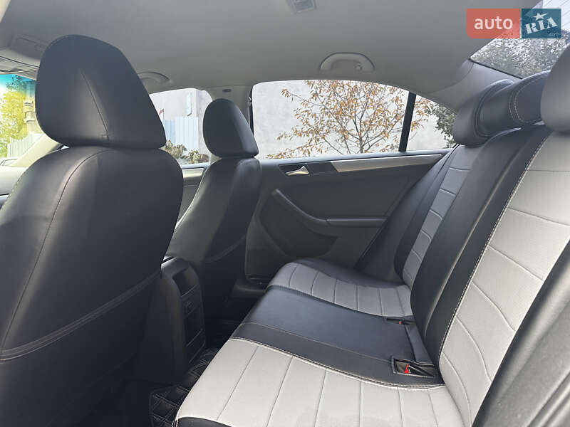 Седан Volkswagen Jetta 2016 в Києві