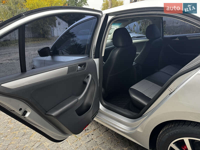 Седан Volkswagen Jetta 2016 в Києві