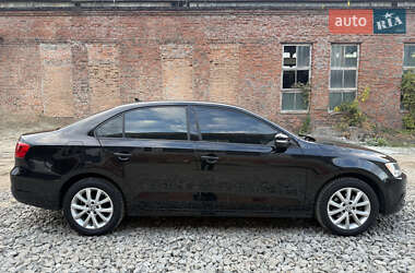 Седан Volkswagen Jetta 2012 в 