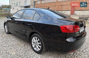 Седан Volkswagen Jetta 2012 в 