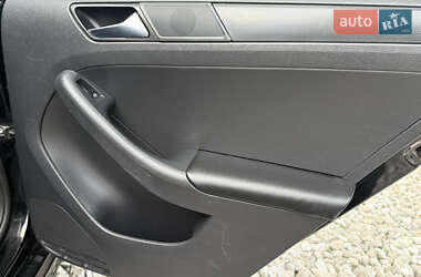 Седан Volkswagen Jetta 2012 в 