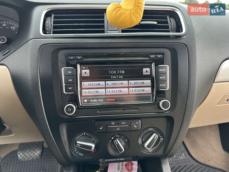 Седан Volkswagen Jetta 2011 в Львове