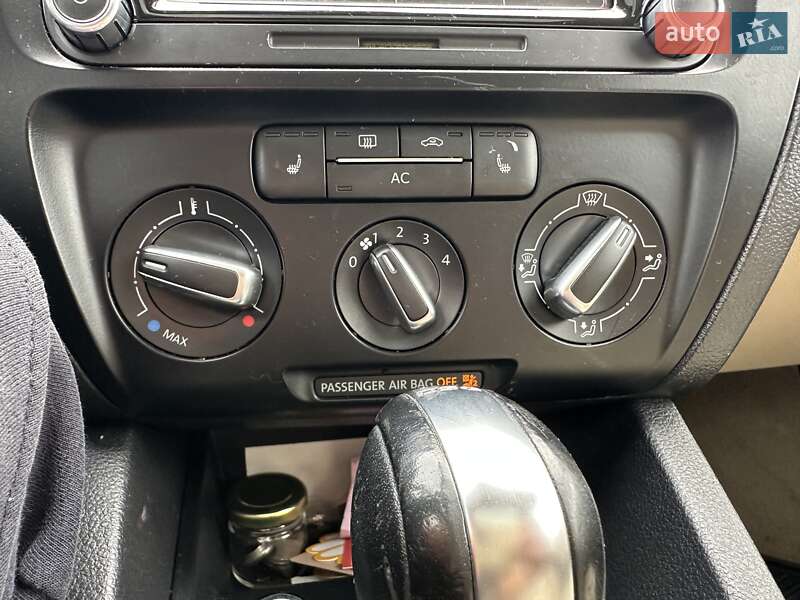 Седан Volkswagen Jetta 2011 в Львове