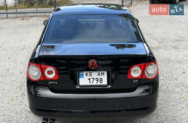 Седан Volkswagen Jetta 2006 в  фото 10 Седан Volkswagen Jetta 2006 в
