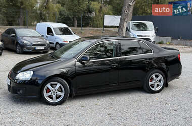 Седан Volkswagen Jetta 2006 в  фото 12 Седан Volkswagen Jetta 2006 в