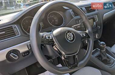 Седан Volkswagen Jetta 2017 в 