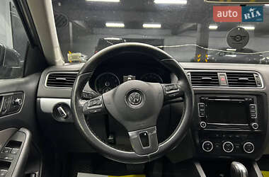 Седан Volkswagen Jetta 2014 в 
