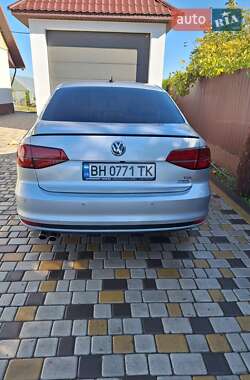 Седан Volkswagen Jetta 2015 в 