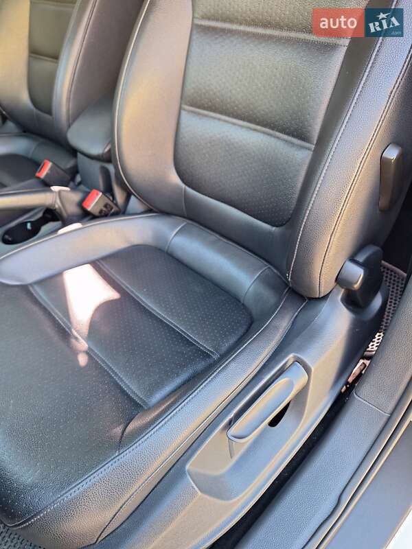 Седан Volkswagen Jetta 2015 в Ізмаїлі