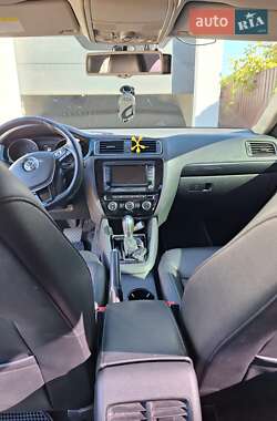 Седан Volkswagen Jetta 2015 в 