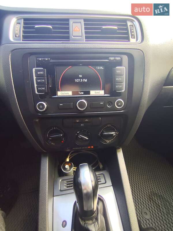 Седан Volkswagen Jetta 2013 в Днепре