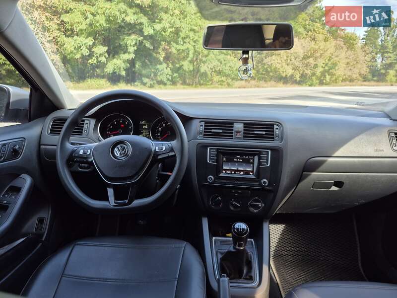 Седан Volkswagen Jetta 2015 в Кременчуге