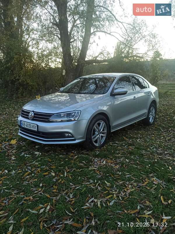 Седан Volkswagen Jetta 2016 в 