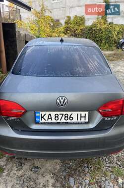 Седан Volkswagen Jetta 2012 в 
