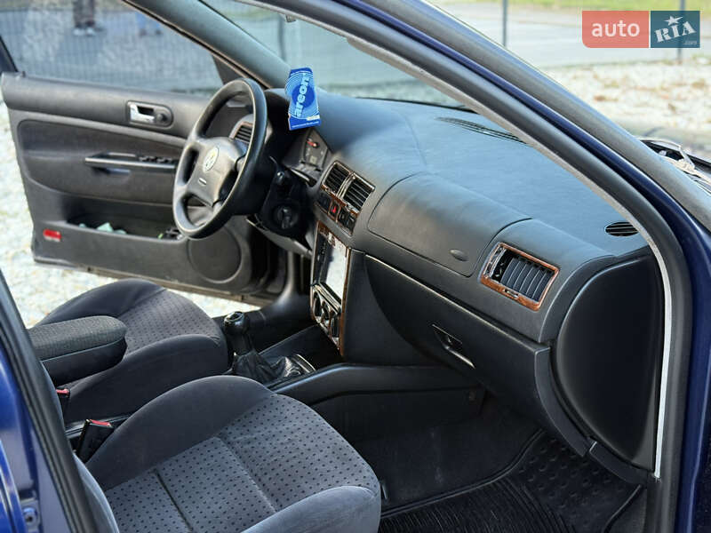 Седан Volkswagen Jetta 2001 в Калуші