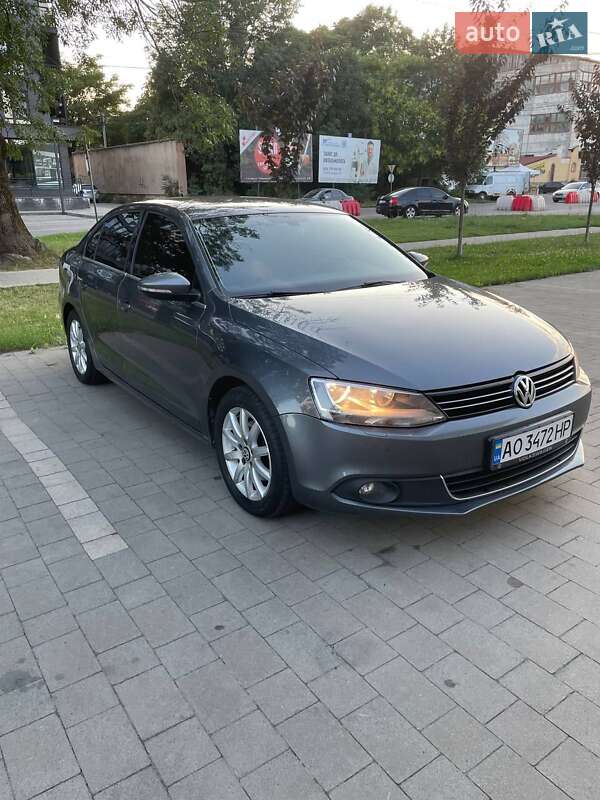 Седан Volkswagen Jetta 2012 в Ужгороде