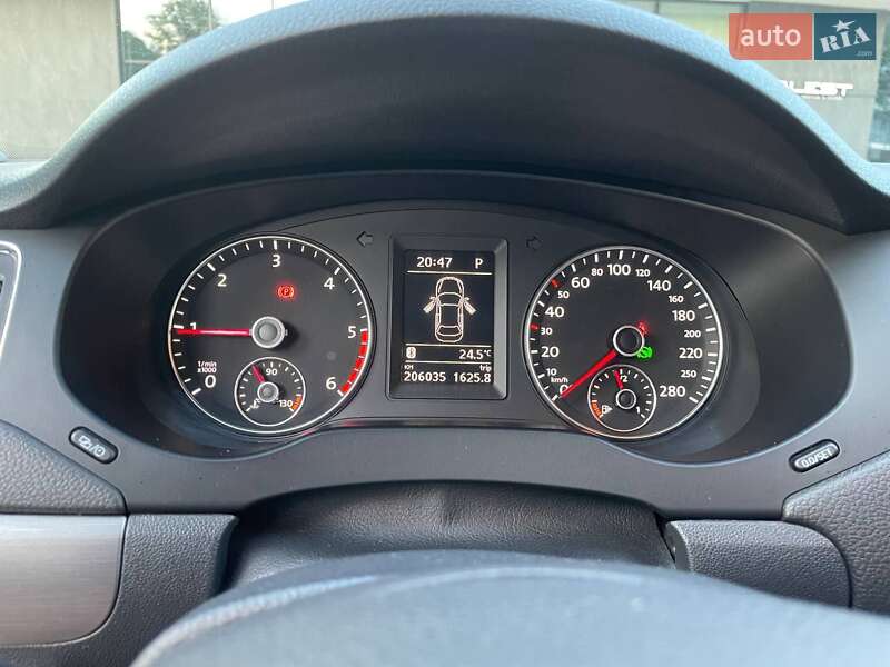 Седан Volkswagen Jetta 2012 в Ужгороде