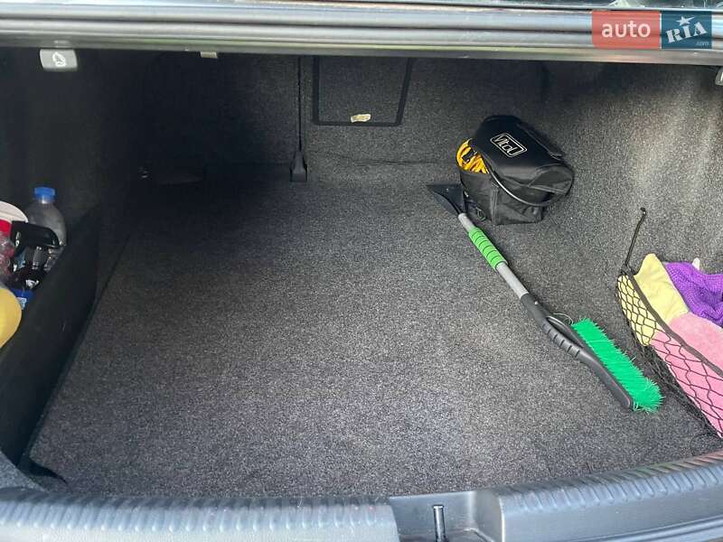 Седан Volkswagen Jetta 2012 в Ужгороде