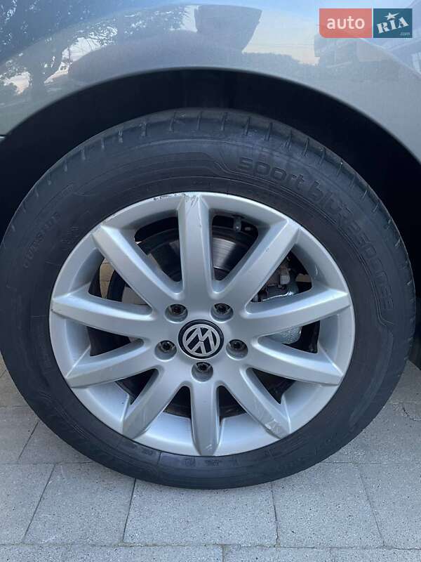 Седан Volkswagen Jetta 2012 в Ужгороде