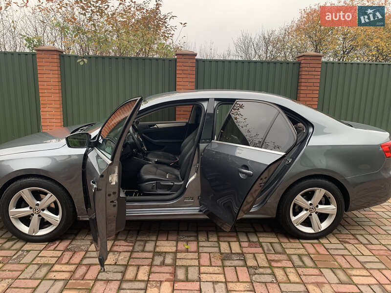 Седан Volkswagen Jetta 2012 в Иванковичах