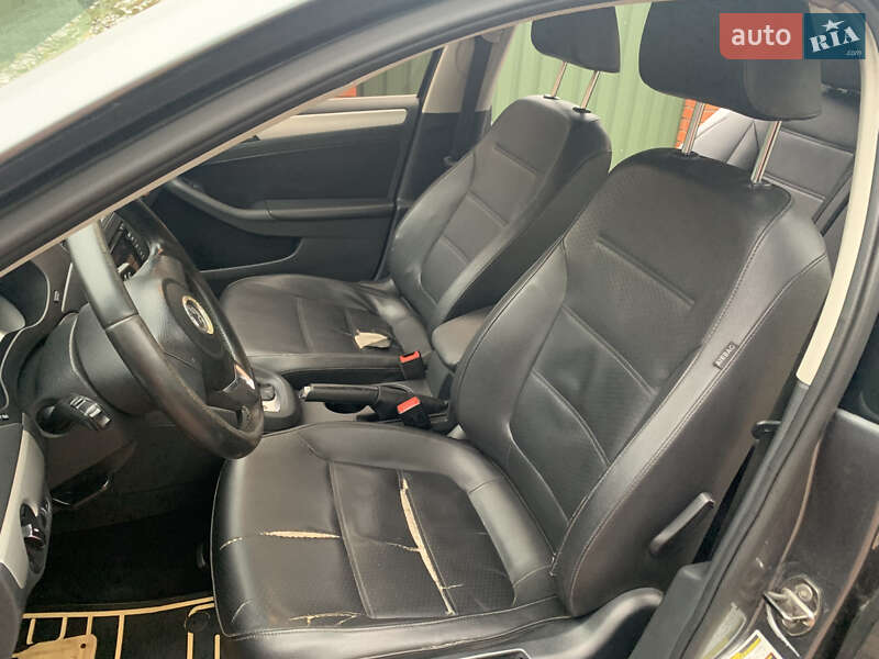 Седан Volkswagen Jetta 2012 в Иванковичах