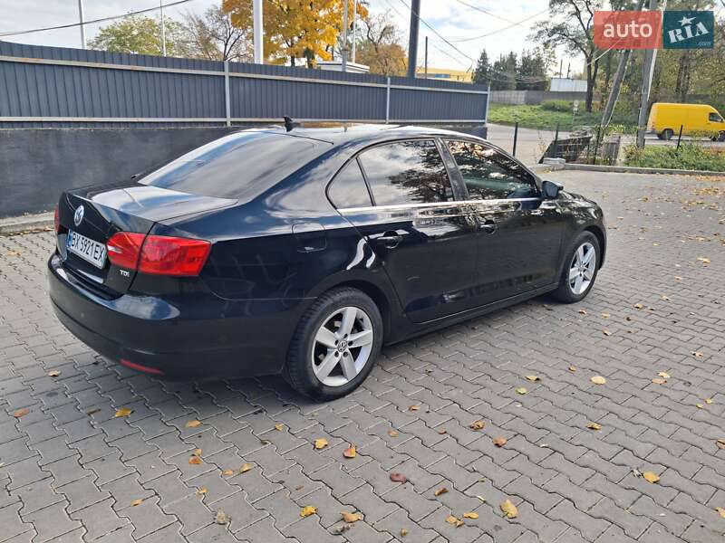 Седан Volkswagen Jetta 2013 в Львові