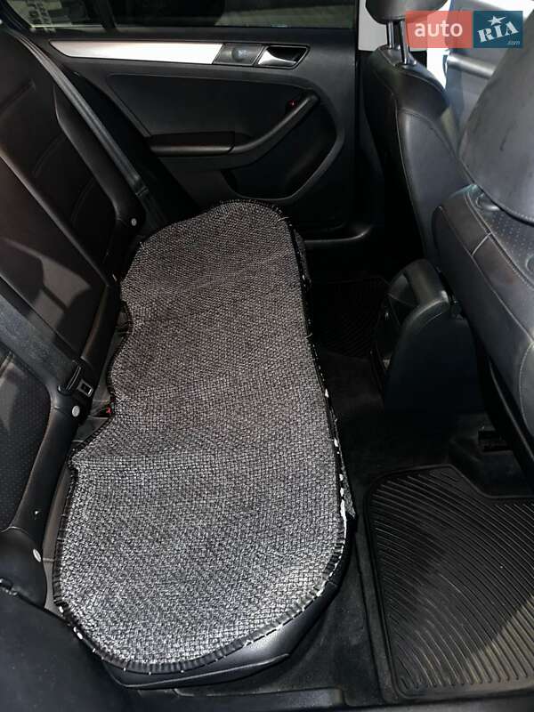 Седан Volkswagen Jetta 2016 в Хмельницком