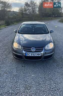 Седан Volkswagen Jetta 2005 в Львові