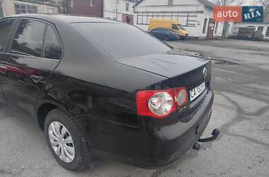 Седан Volkswagen Jetta 2006 в  фото 3 Седан Volkswagen Jetta 2006 в