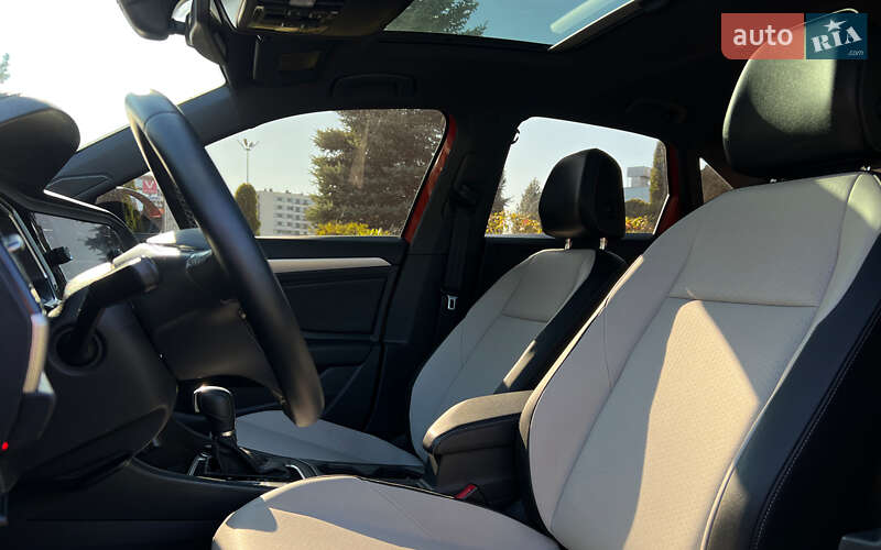 Седан Volkswagen Jetta 2019 в Львове