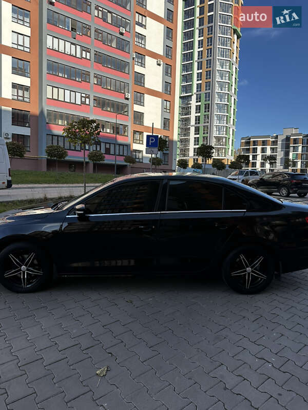Седан Volkswagen Jetta 2013 в Тернополе