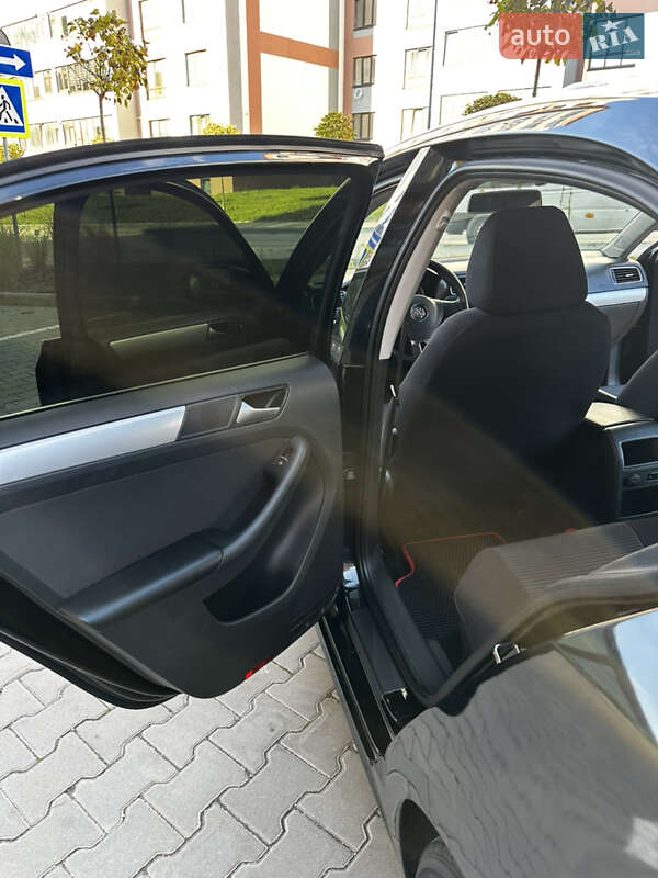 Седан Volkswagen Jetta 2013 в Тернополе