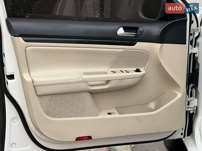 Универсал Volkswagen Jetta 2012 в Киеве