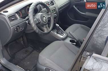 Седан Volkswagen Jetta 2011 в 