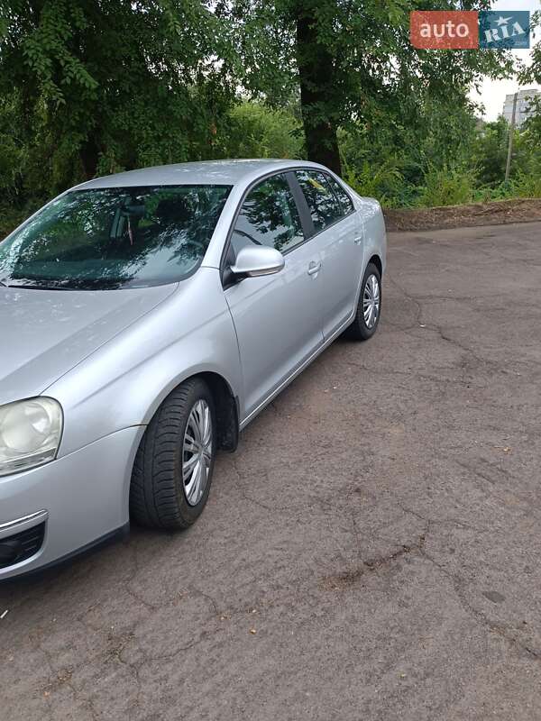 Седан Volkswagen Jetta 2005 в Верхньодніпровську
